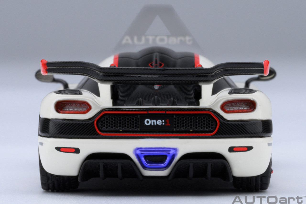 1:64 Koenigsegg One: 1 Pebble White/Carbon Black/Red Accents - AutoArt 20041