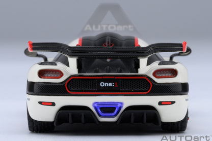 1:64 Koenigsegg One: 1 Pebble White/Carbon Black/Red Accents - AutoArt 20041