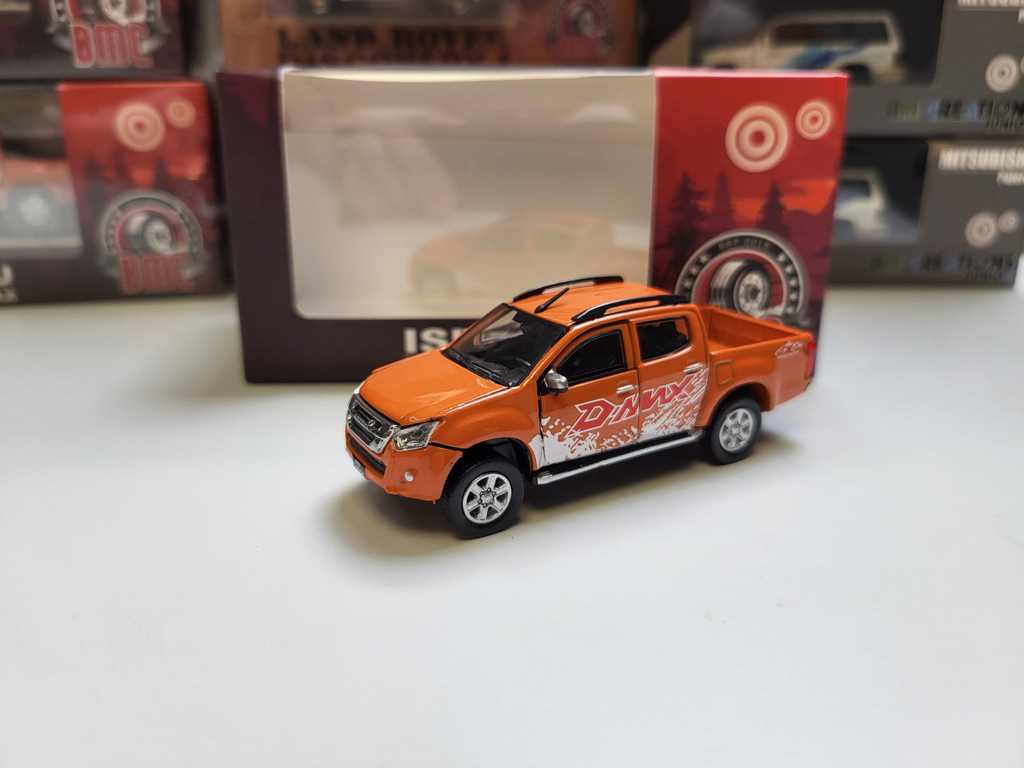 1/64 2018 Isuzu D-Max pick-up with decal and accessory pack - BM Creations - BM64B0285