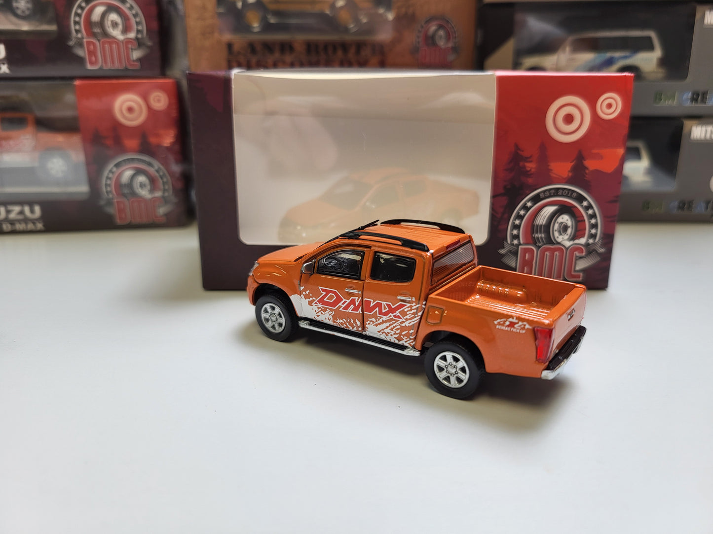 1/64 2018 Isuzu D-Max pick-up with decal and accessory pack - BM Creations - BM64B0285