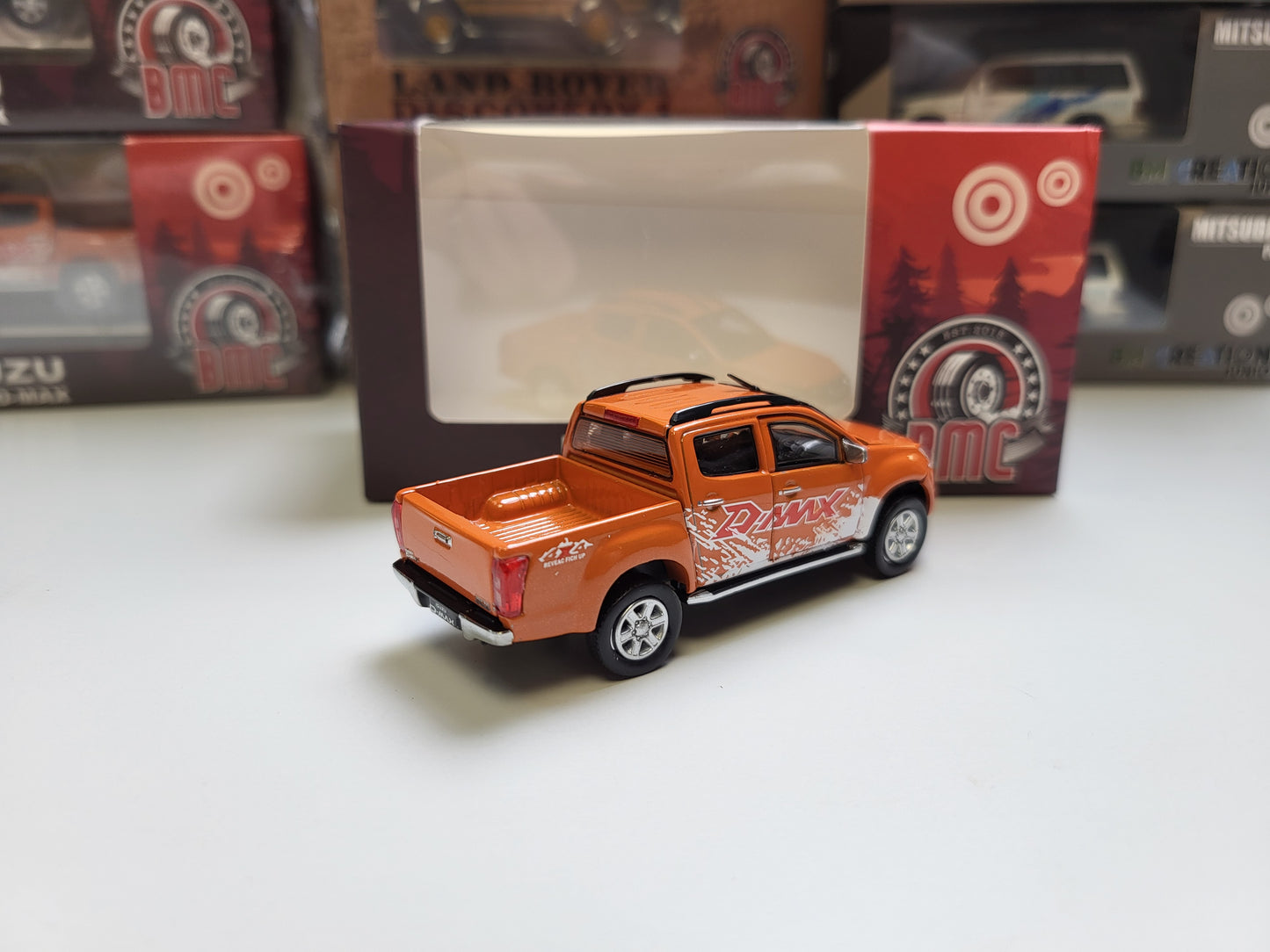 1/64 2018 Isuzu D-Max pick-up with decal and accessory pack - BM Creations - BM64B0285