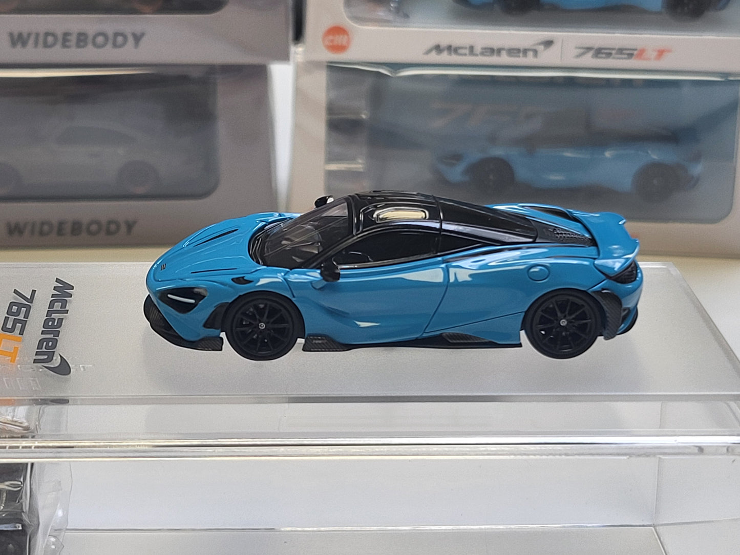 1/64  - McLAREN - 765LT WITH RACING SET WHEELS 2020 - LIGHT BLUE - CM Models