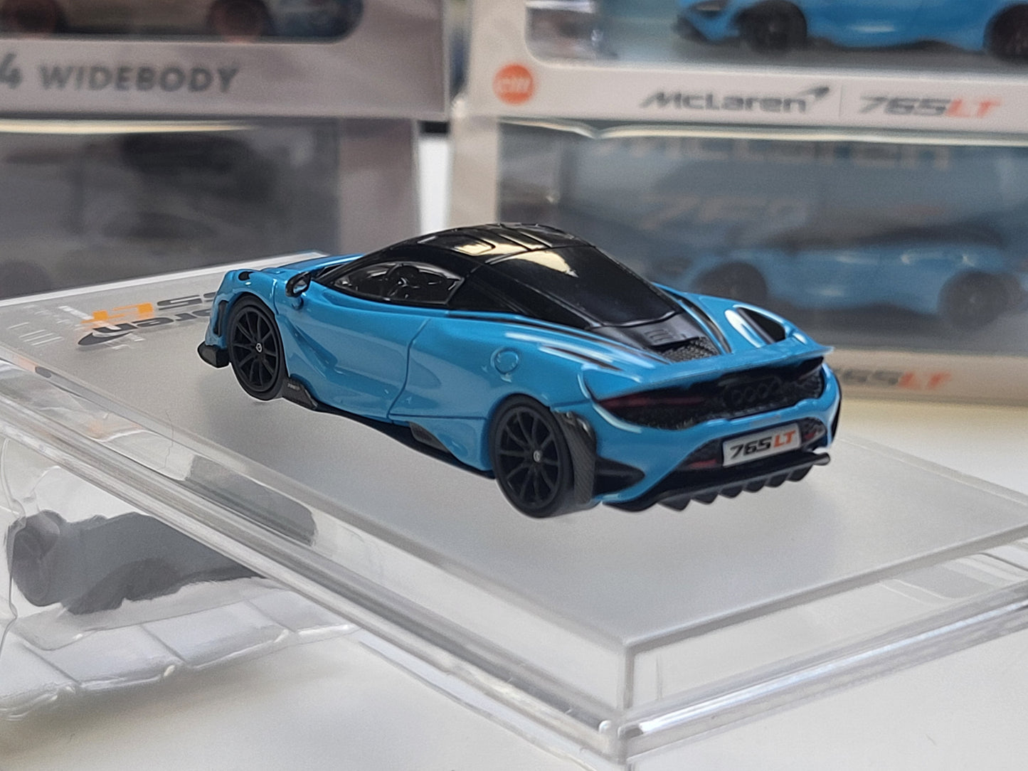 1/64  - McLAREN - 765LT WITH RACING SET WHEELS 2020 - LIGHT BLUE - CM Models