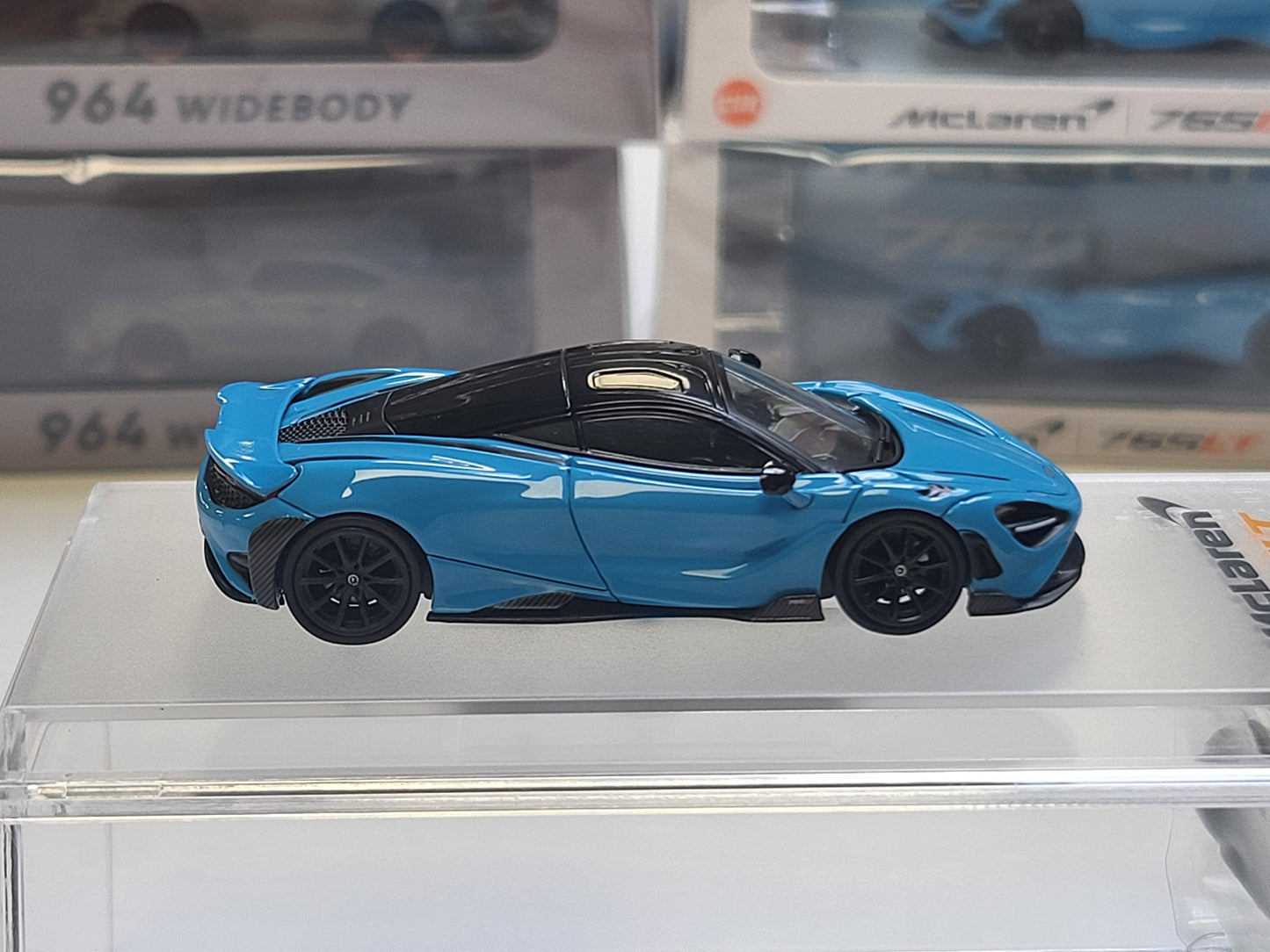 1/64  - McLAREN - 765LT WITH RACING SET WHEELS 2020 - LIGHT BLUE - CM Models