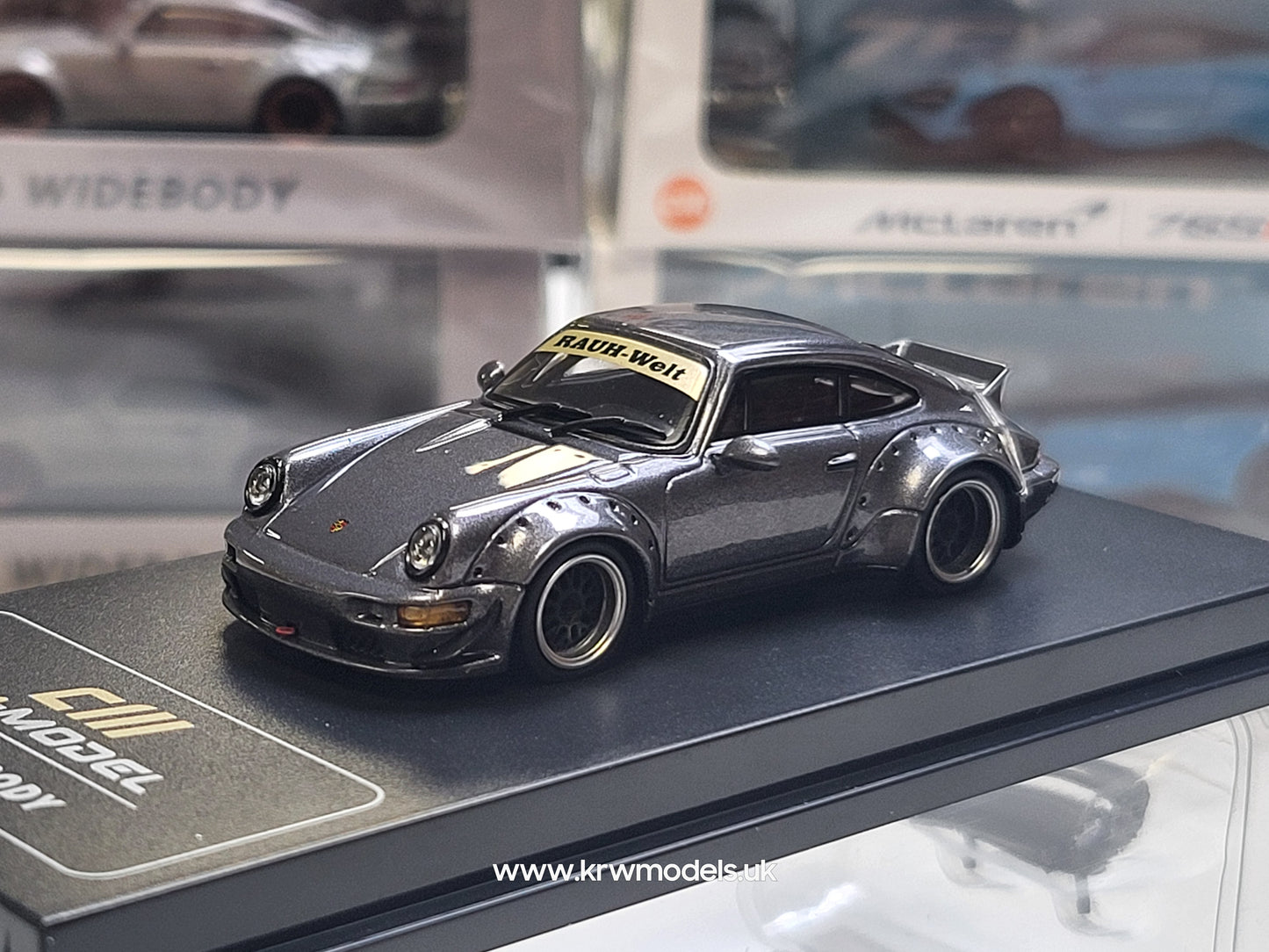 1/64 - PORSCHE - 911 964 RWB RAUH-WELT COUPE WITH RACING SET WHEELS AND WING 1987 - GREY - CM Models