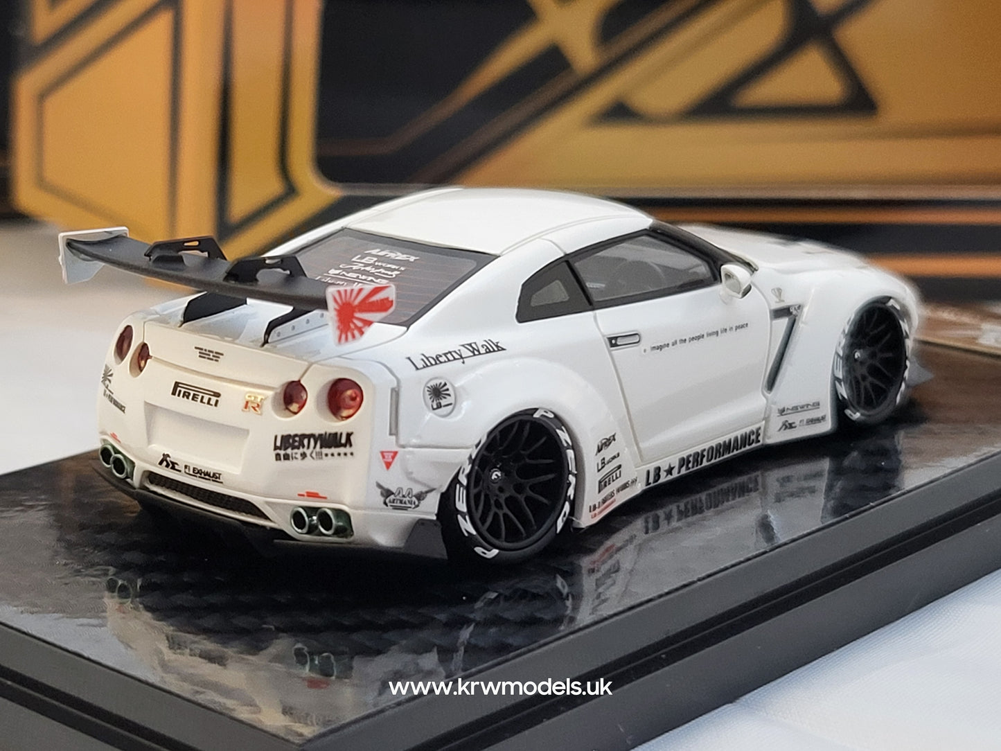 1/64 GTR R35 LB Performance - Error404 Resin Pearl White