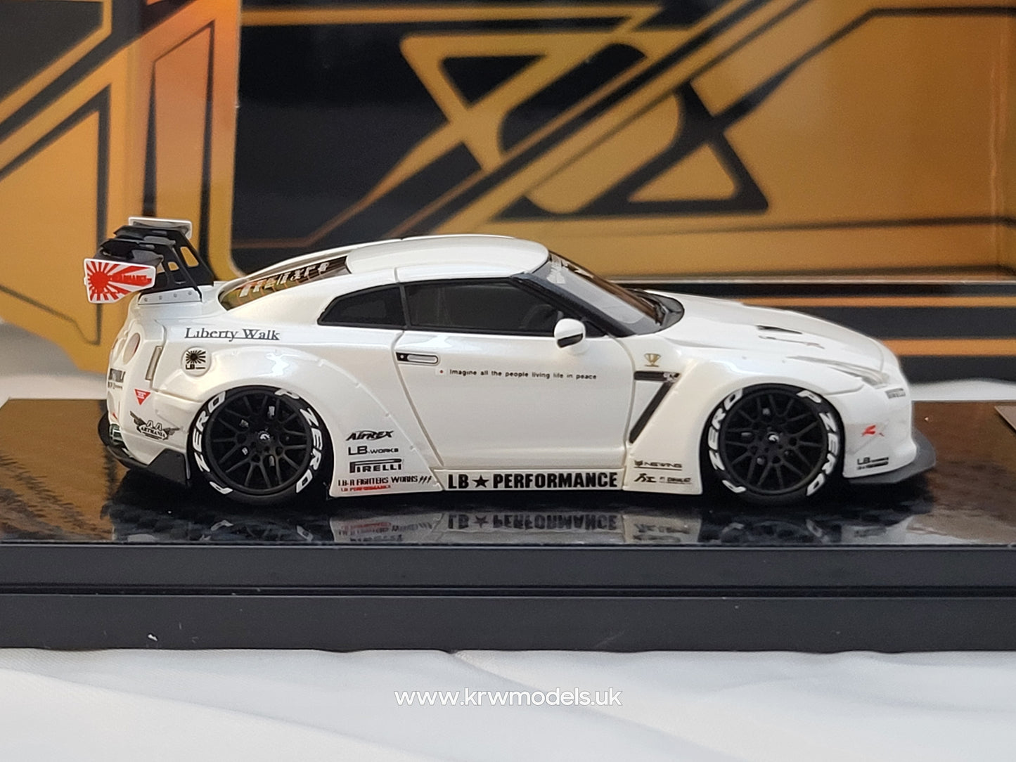 1/64 GTR R35 LB Performance - Error404 Resin Pearl White