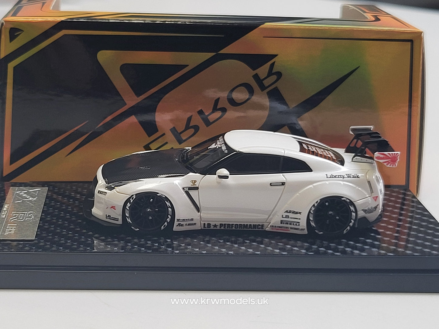 1/64 GTR R35 LB Performance - Error404 - White/Carbon