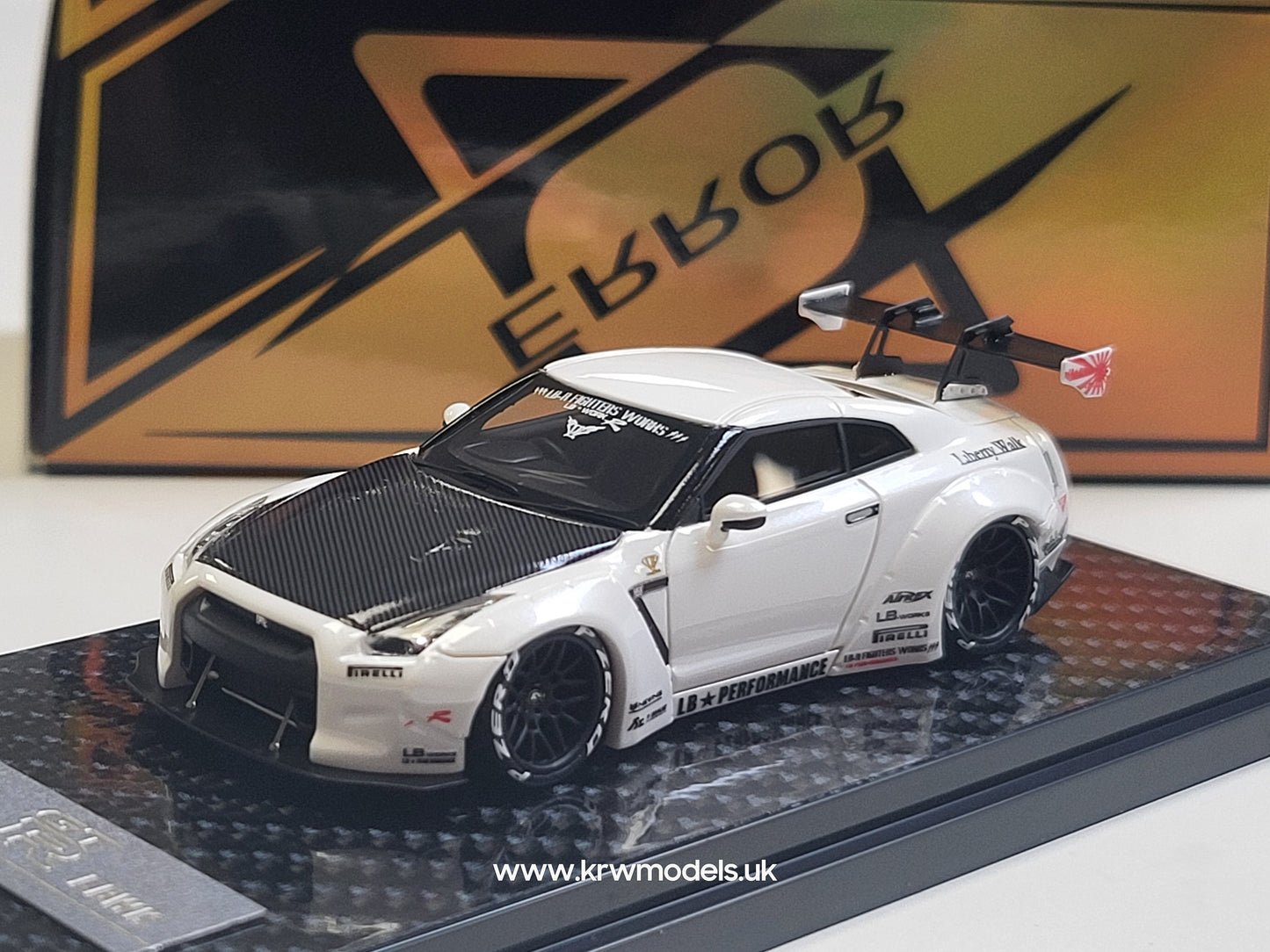 1/64 GTR R35 LB Performance - Error404 - White/Carbon