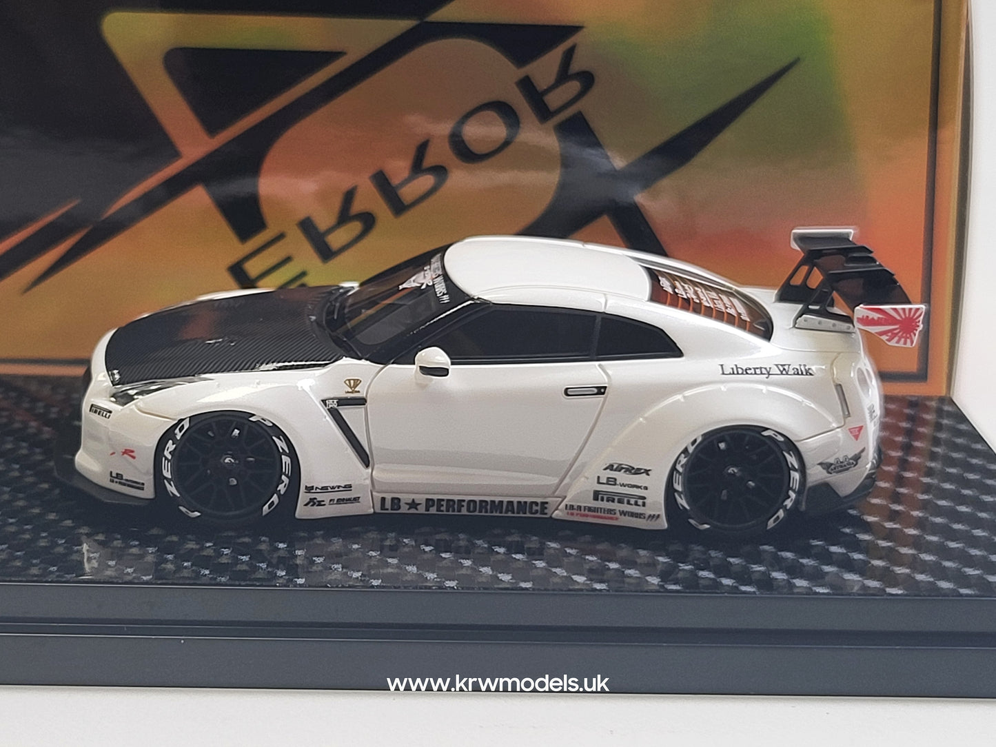 1/64 GTR R35 LB Performance - Error404 - White/Carbon