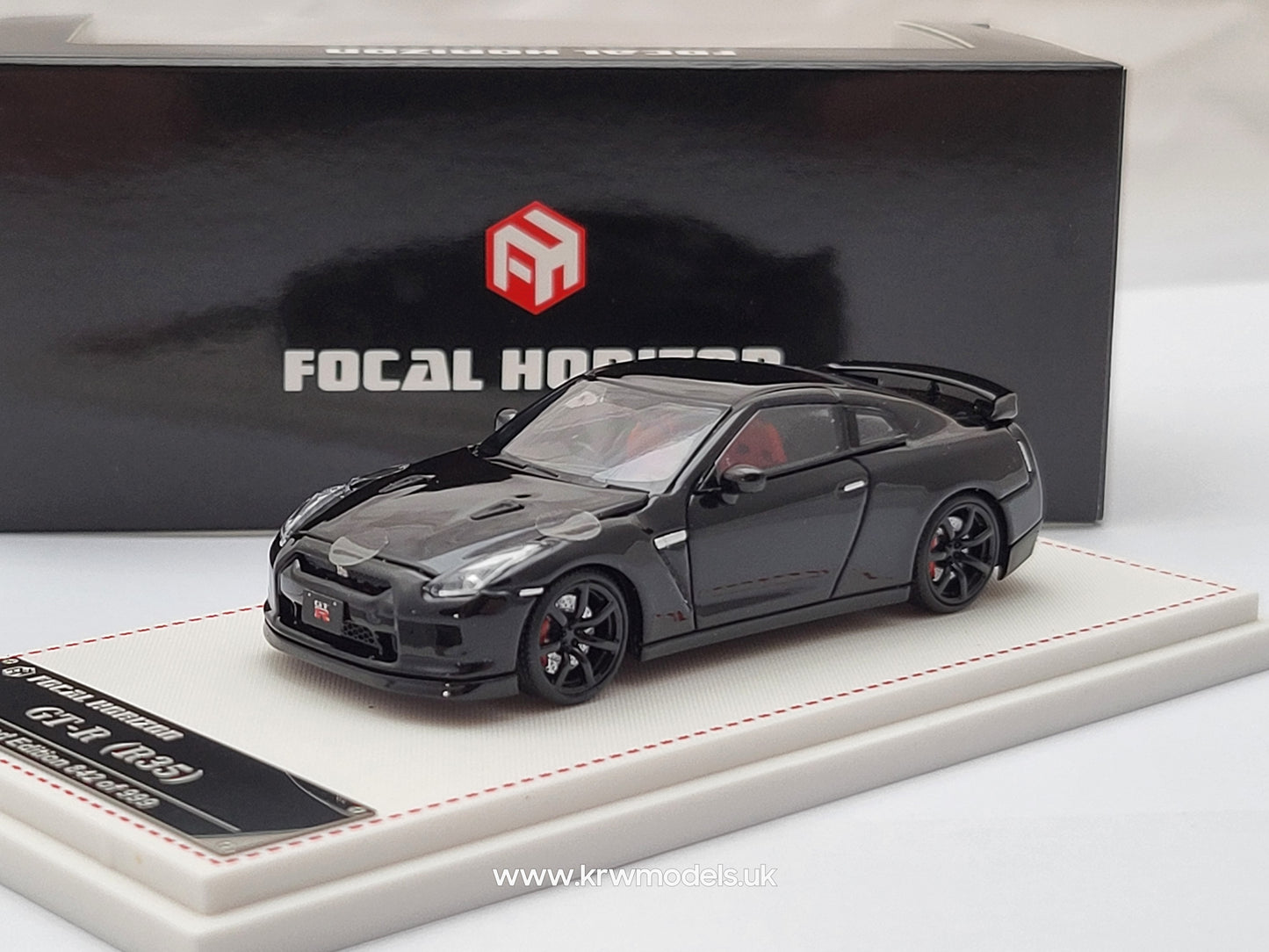 1:64 Nissan GT-R R35 Black - Focal Horizon