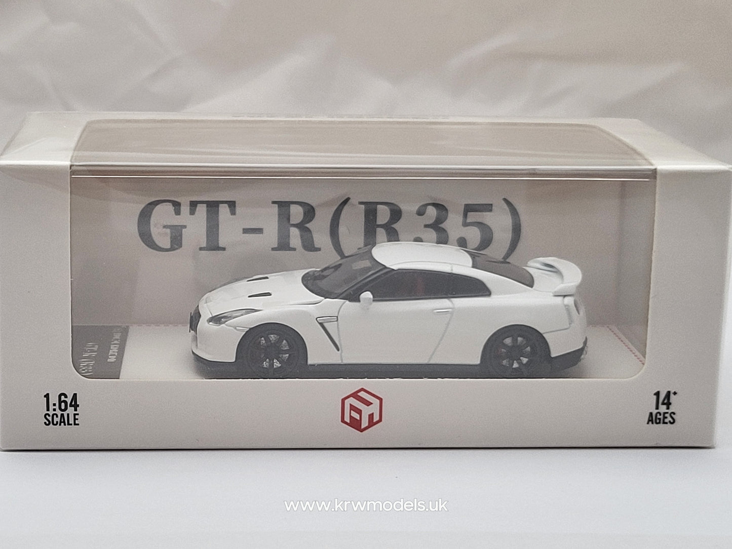 1:64 Nissan GT-R R35 White - Focal Horizon