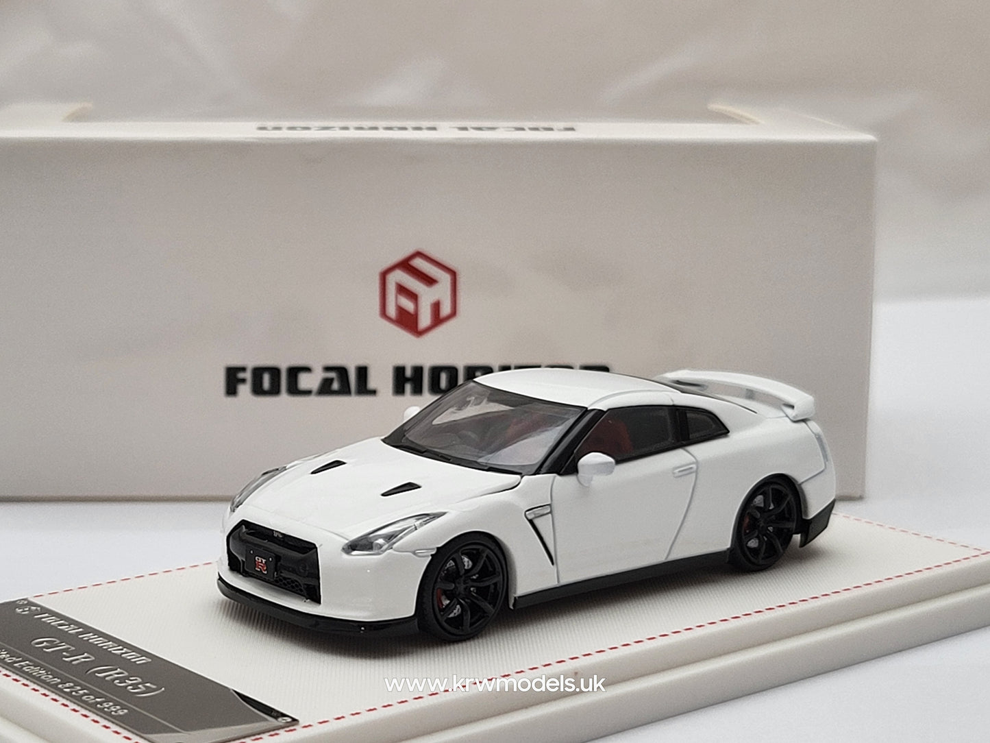 1:64 Nissan GT-R R35 White - Focal Horizon