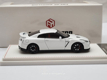 1:64 Nissan GT-R R35 White - Focal Horizon