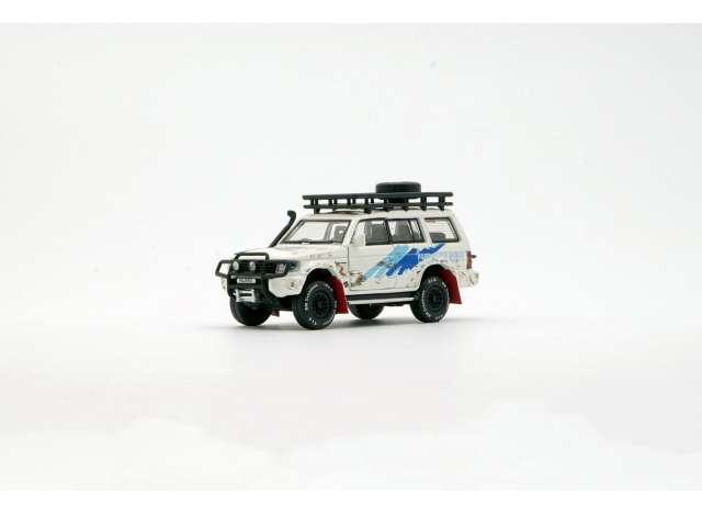 1/64 1996 Mitsubishi Pajero 2nd gen. RHD *Jungle Pack*, white - BM Creations - BM64B0054