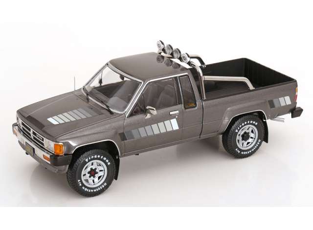 1/18 - 1985 Toyota Truck Xtra Cab 4x4 (Hilux), grey metallic - KK Scale - KKDC181563