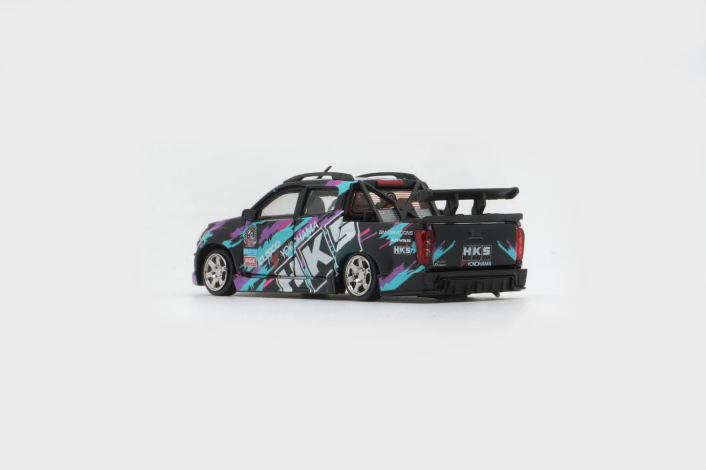 1/64 Isuzu D-Max 2018 - Low Rider HKS -RHD (TDE2025) - BM Creations - 64B0463