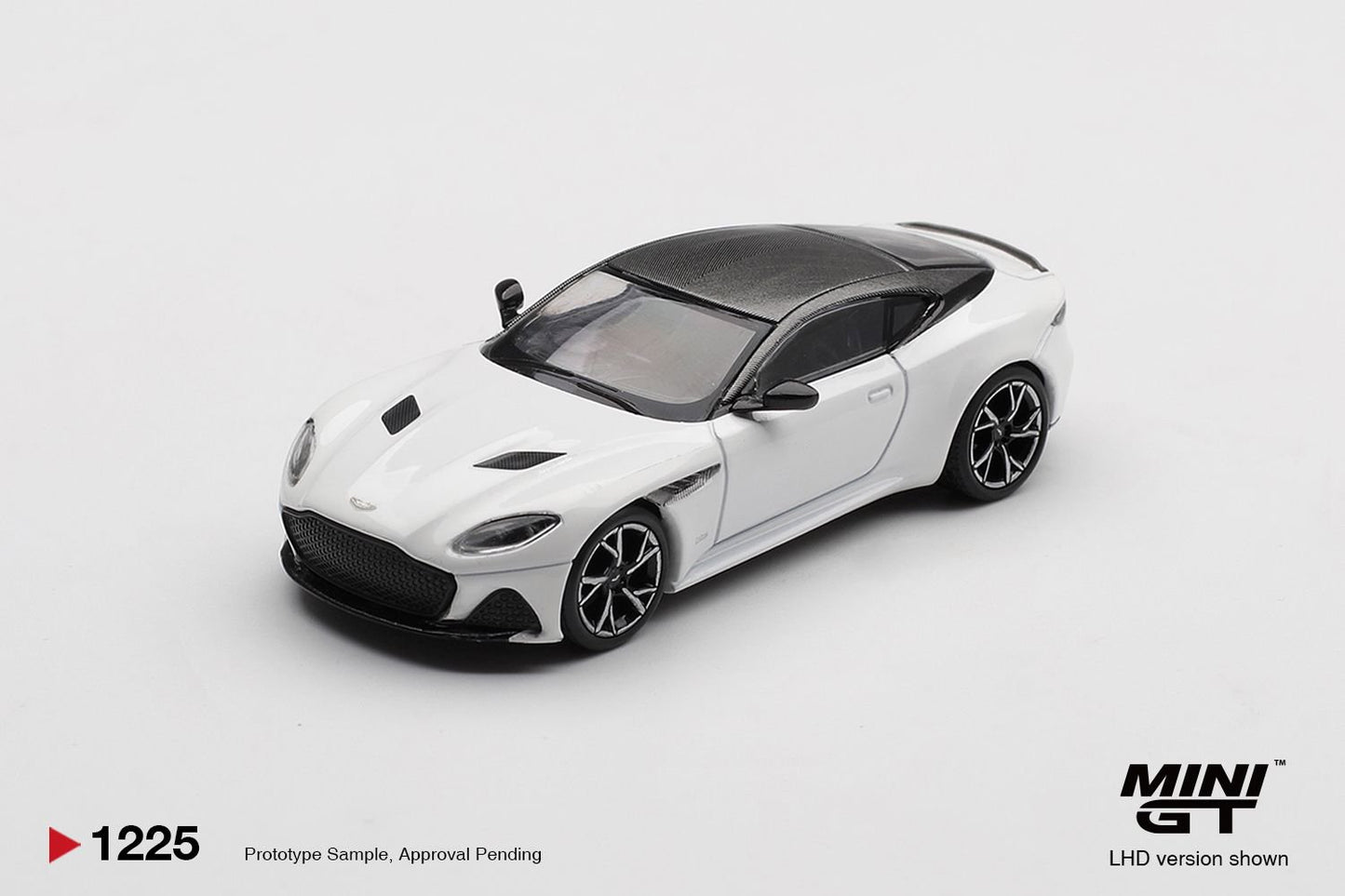1/64 ASTON MARTIN DBS STRATUS WHITE - Mini GT - MGT01225