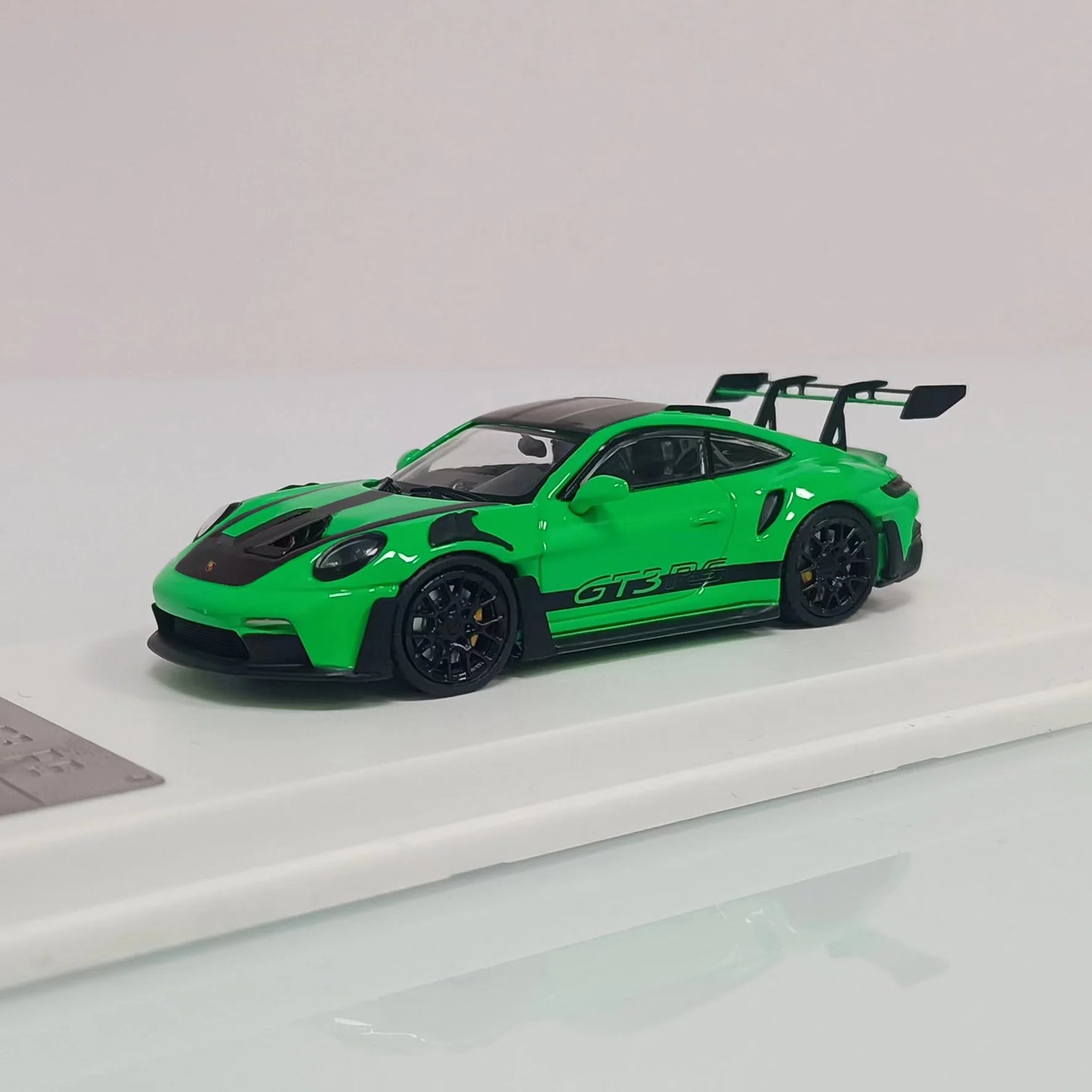 1:64 Porsche 911 992 GT3 RS (7 Colours)