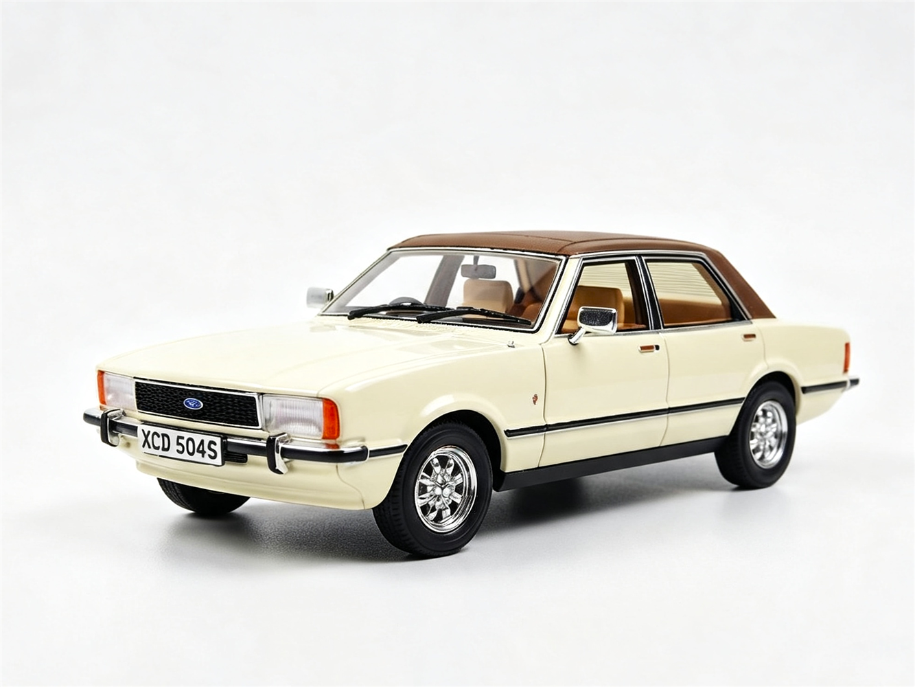 1/18 - Ford Cortina MKIV diamond white 76-79 - Cult Models - CML321-2 UK Exclusive