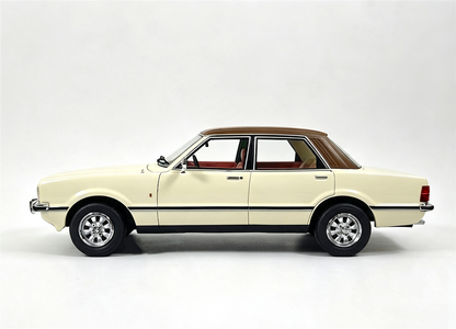 1/18 - Ford Cortina MKIV diamond white 76-79 - Cult Models - CML321-2 UK Exclusive