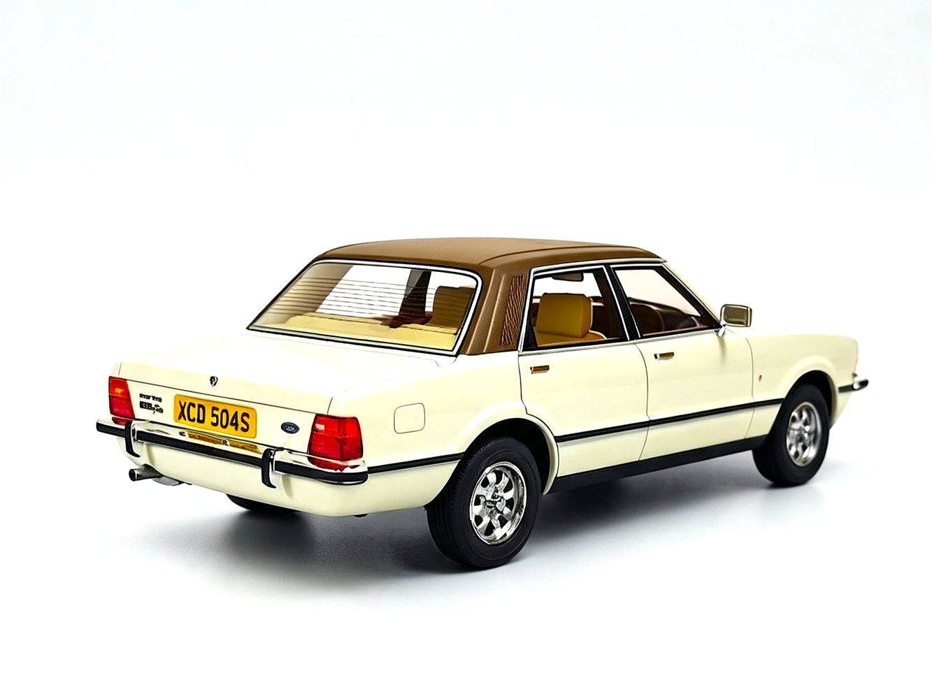 1/18 - Ford Cortina MKIV diamond white 76-79 - Cult Models - CML321-2 UK Exclusive