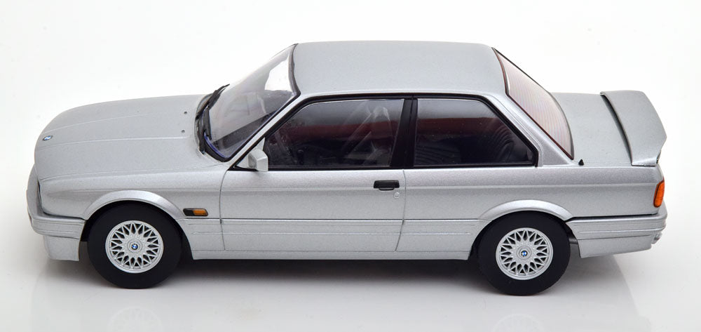 1/18 - BMW 3-SERIES 325i (E30) M-PACKAGE 1987 - KKDC180932 - KK Diecast