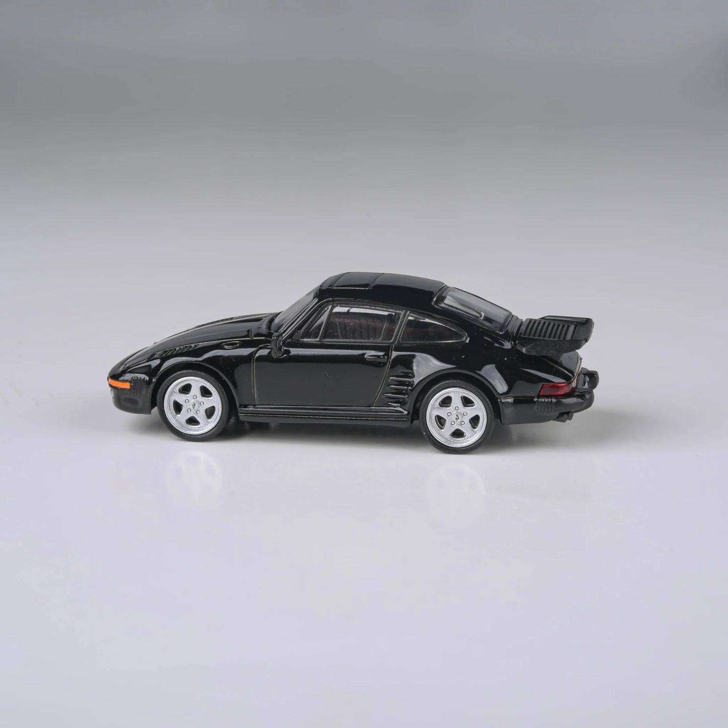 1/64 RUF BTR BLACK 1986 (RHD) - PAR65545