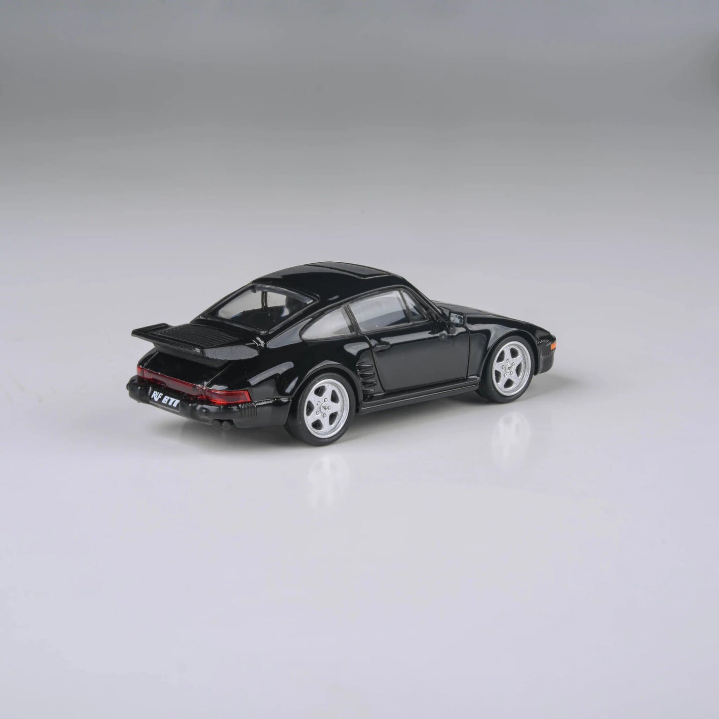 1/64 RUF BTR BLACK 1986 (RHD) - PAR65545