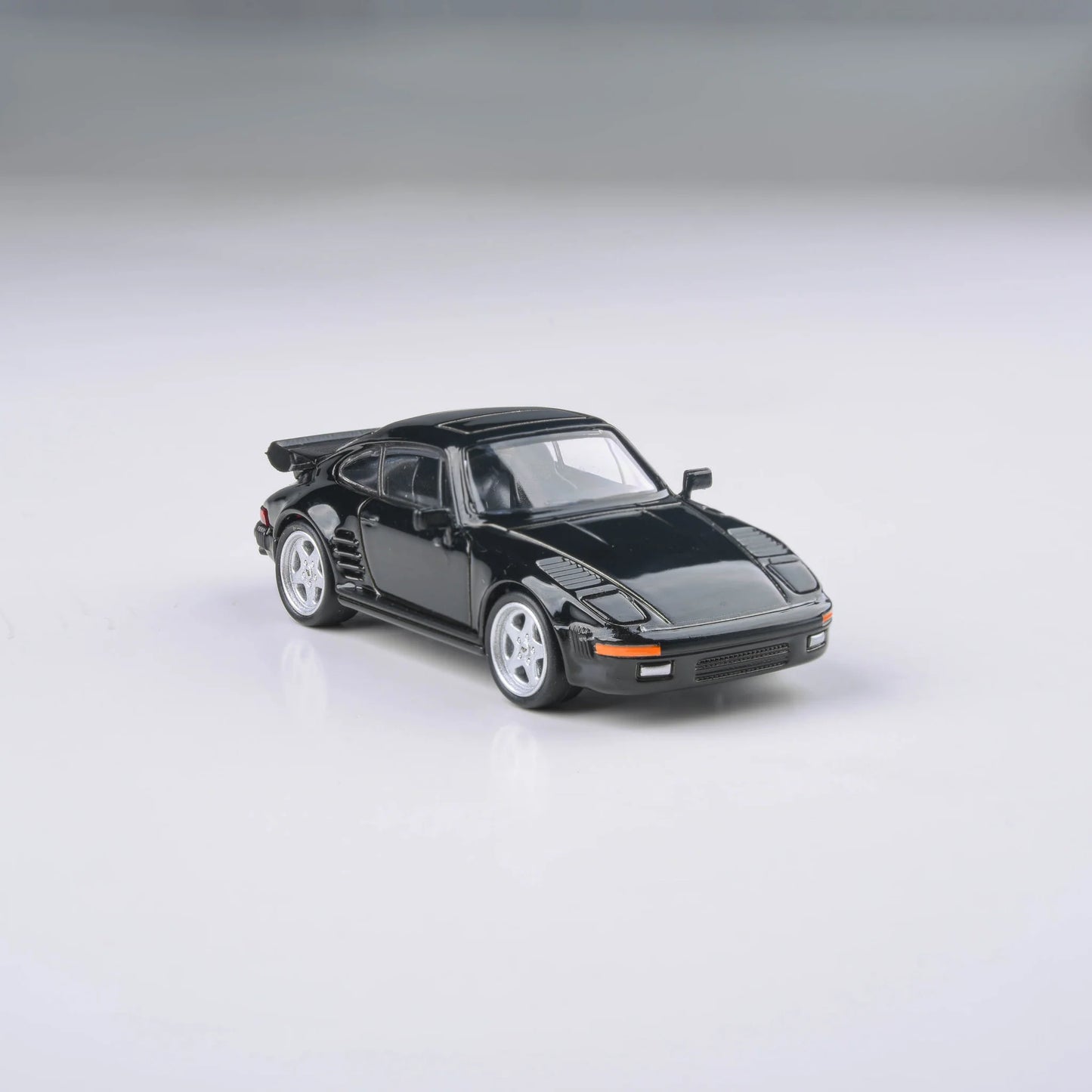 1/64 RUF BTR BLACK 1986 (RHD) - PAR65545