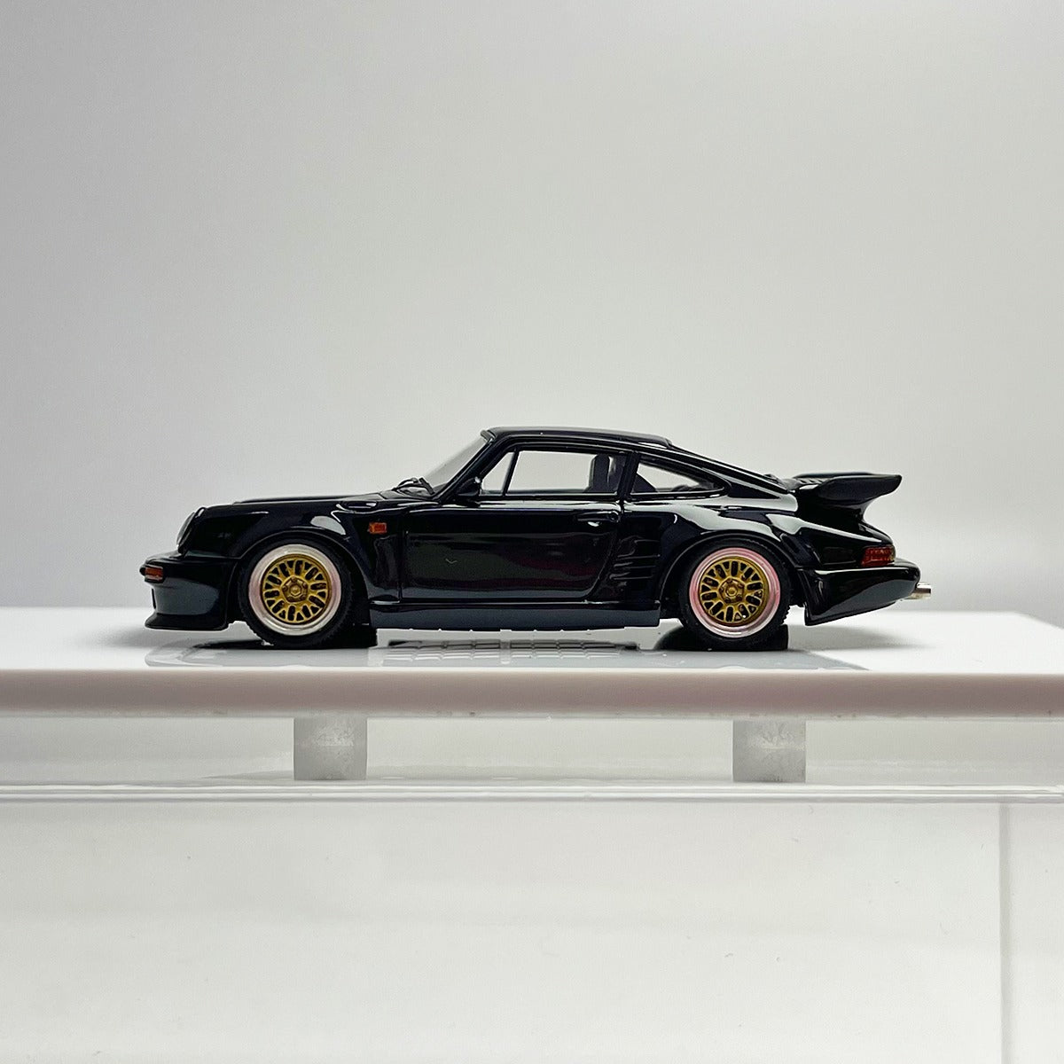 1/64 Cars Lounge - Porsche 911 (930) Blackbird - Gold Wheels *Resin - Limited Edition 1 of 399 Pcs