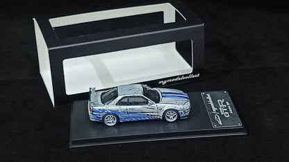 1:64 Nissan Skyline R34 V-Spec - Silver/Blue Livery - Model Collect