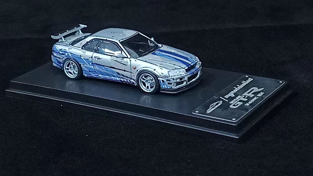 1:64 Nissan Skyline R34 V-Spec - Silver/Blue Livery - Model Collect