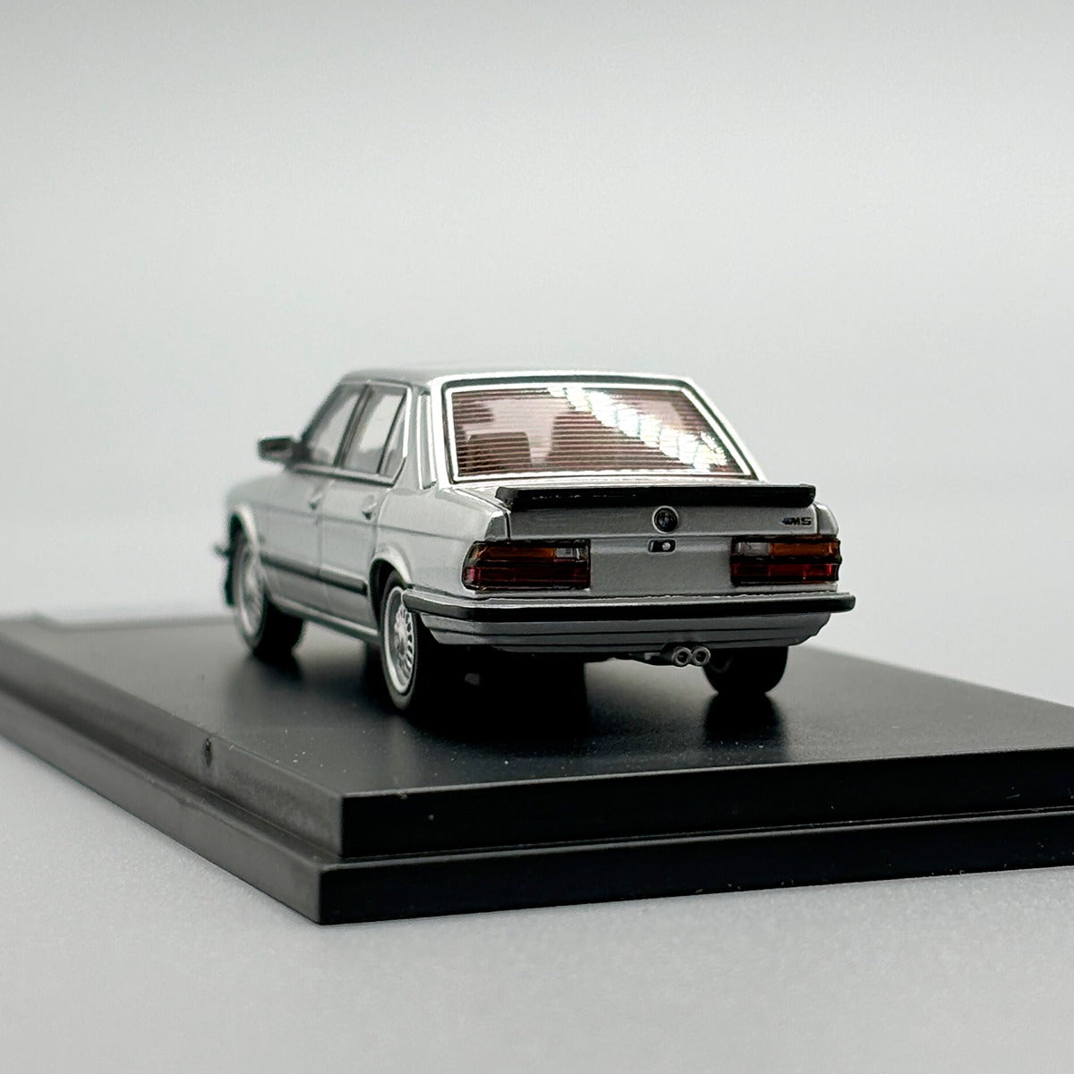 1:64 BMW M5 E28 (3 Colours) - King Models