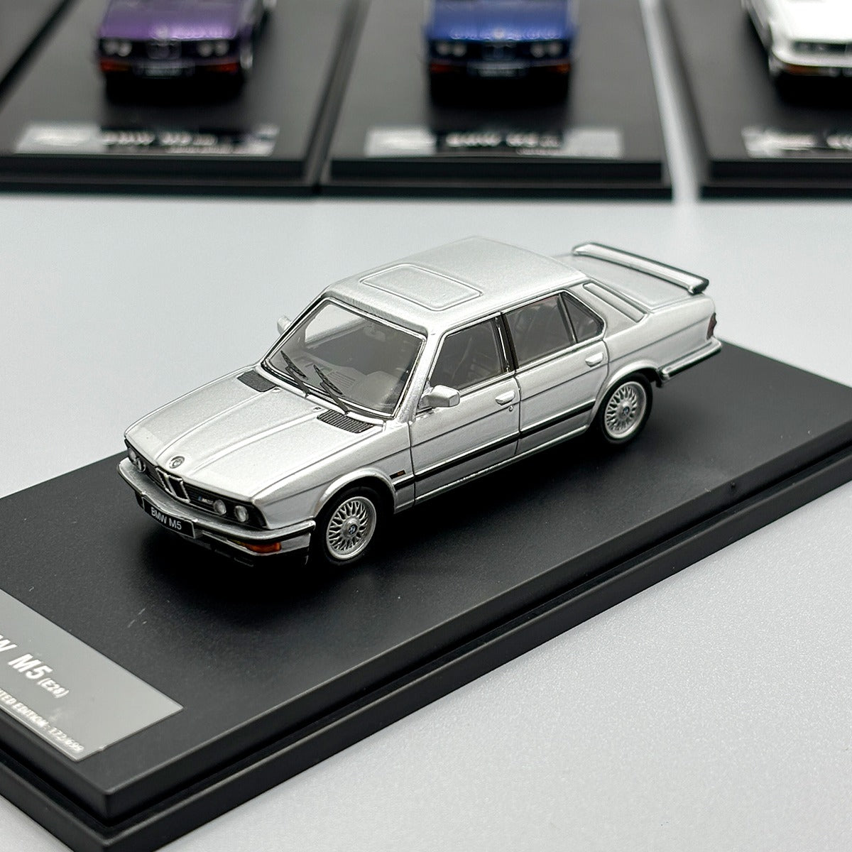 1:64 BMW M5 E28 (3 Colours) - King Models