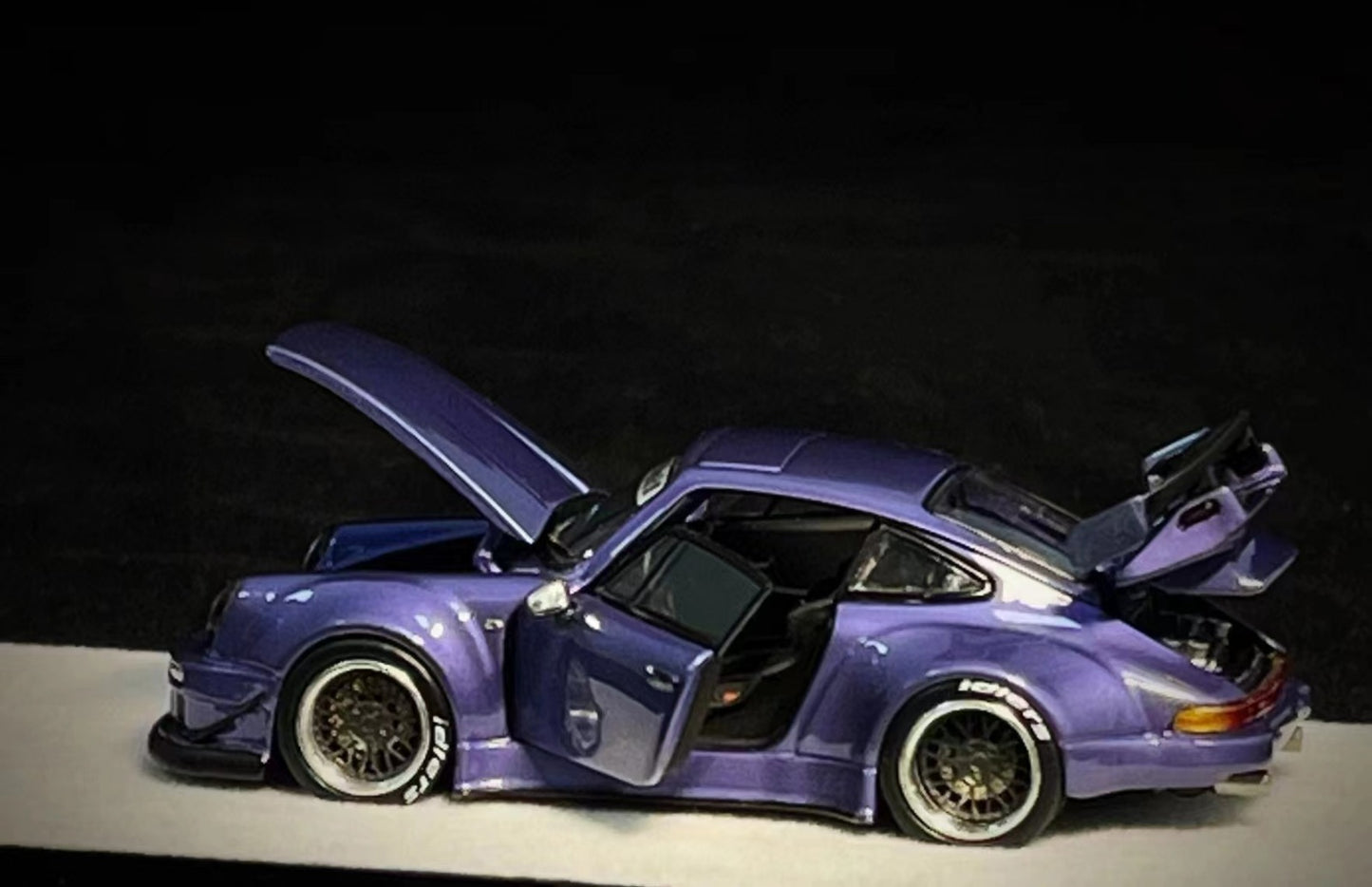 1/64 RWB930 Violet - fully opening diecast - PGM