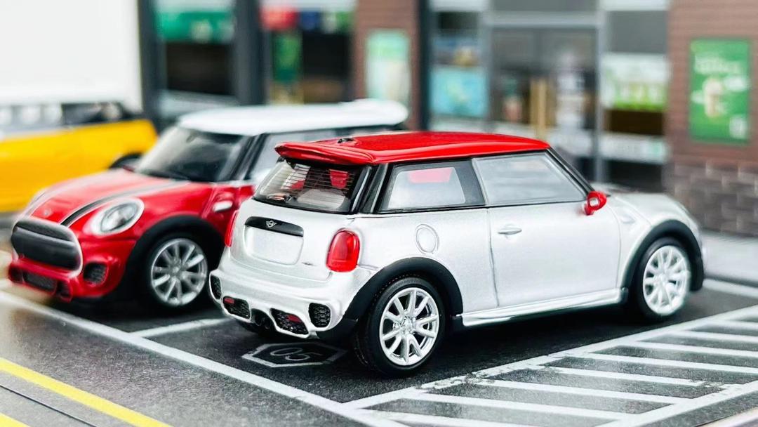 1/64  - Mini 3rd generation F56 JCW version - Stance Hunters - choice of colours