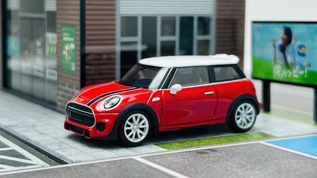 1/64  - Mini 3rd generation F56 JCW version - Stance Hunters - choice of colours