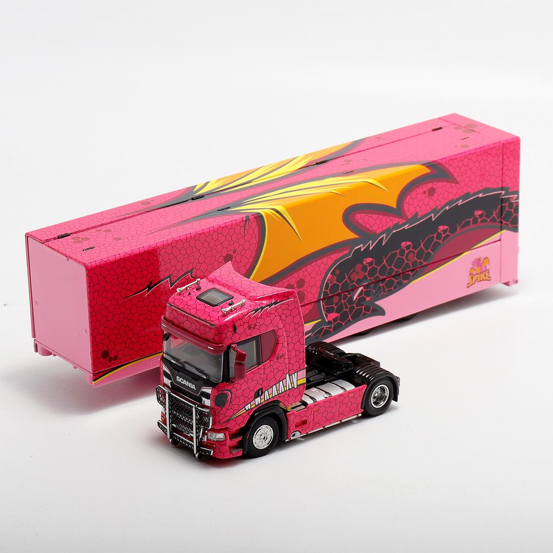 1/64 - Kengfai & Maxwell Scania S730 V8 Double Level Transporter, Tyrannosaurus pink - Beijing Model Exhibition special version