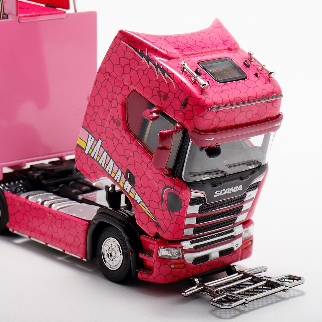 1/64 - Kengfai & Maxwell Scania S730 V8 Double Level Transporter, Tyrannosaurus pink - Beijing Model Exhibition special version