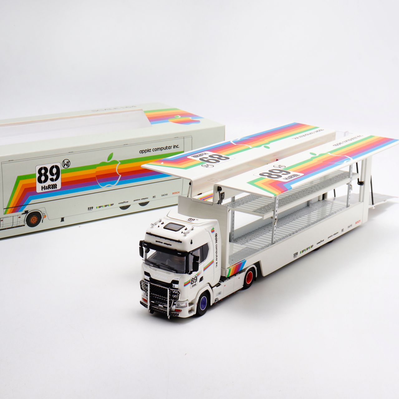 1/64 - Kengfai & Maxwell Scania S730 V8 Double Level Transporter, Apple 89#