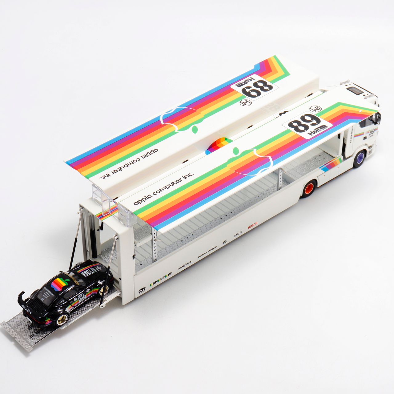 1/64 - Kengfai & Maxwell Scania S730 V8 Double Level Transporter, Apple 89#