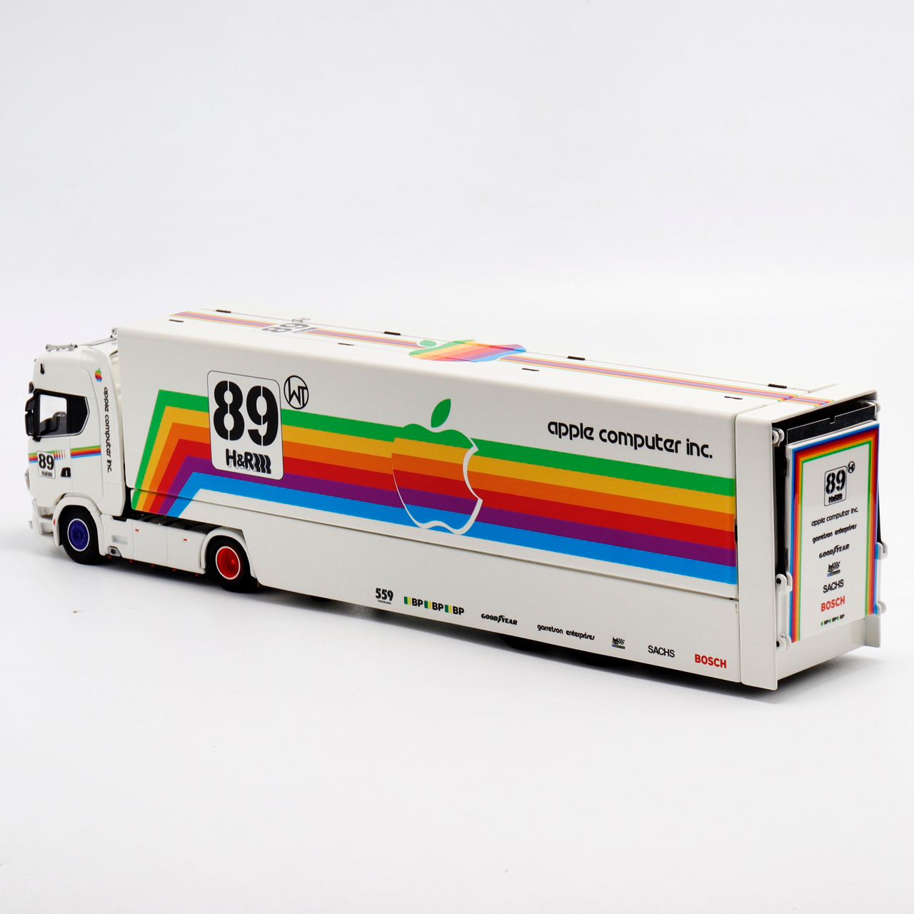 1/64 - Kengfai & Maxwell Scania S730 V8 Double Level Transporter, Apple 89#