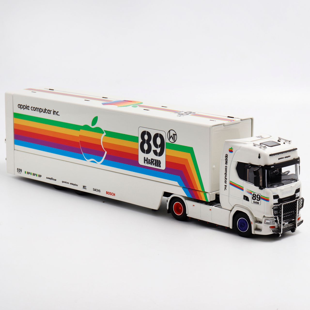 1/64 - Kengfai & Maxwell Scania S730 V8 Double Level Transporter, Apple 89#