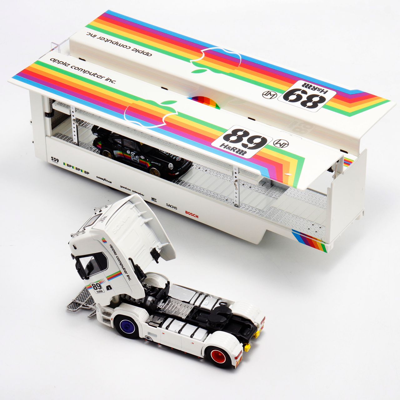 1/64 - Kengfai & Maxwell Scania S730 V8 Double Level Transporter, Apple 89#