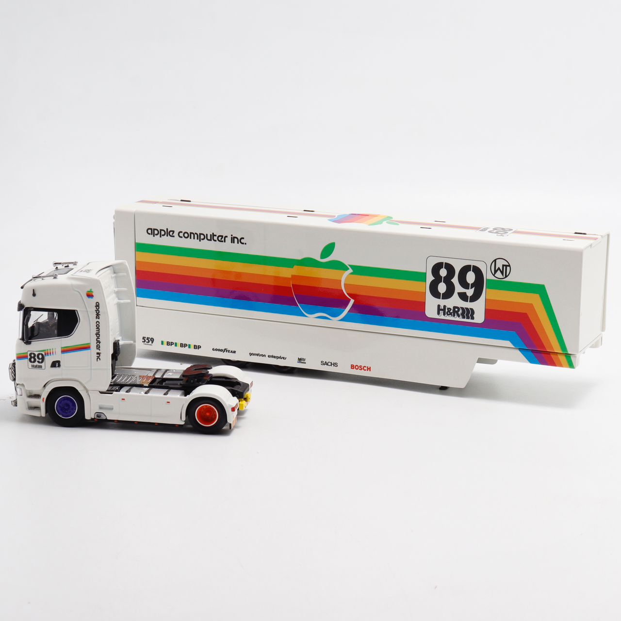 1/64 - Kengfai & Maxwell Scania S730 V8 Double Level Transporter, Apple 89#
