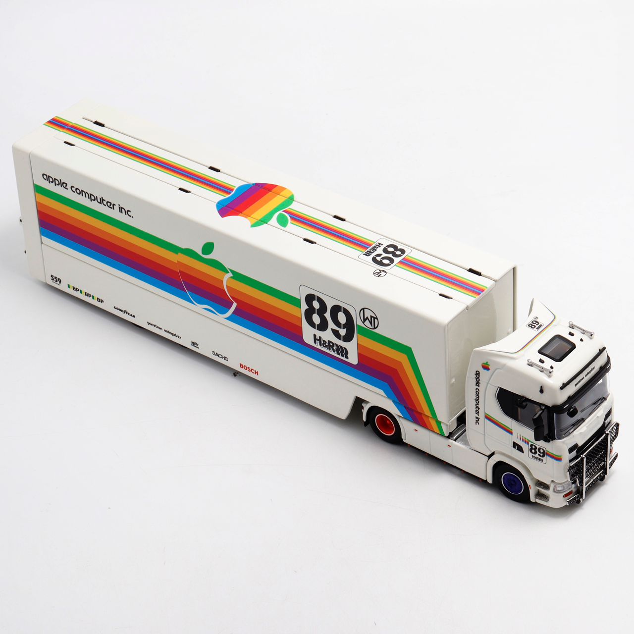 1/64 - Kengfai & Maxwell Scania S730 V8 Double Level Transporter, Apple 89#