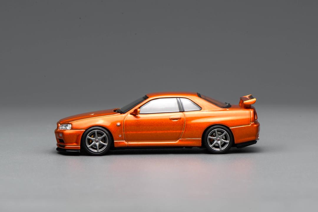 1/64 NISSAN - SKYLINE GT-R (R34) V-SPEC II COUPE 1999 - ORANGE MET - Motorhelix - M63471