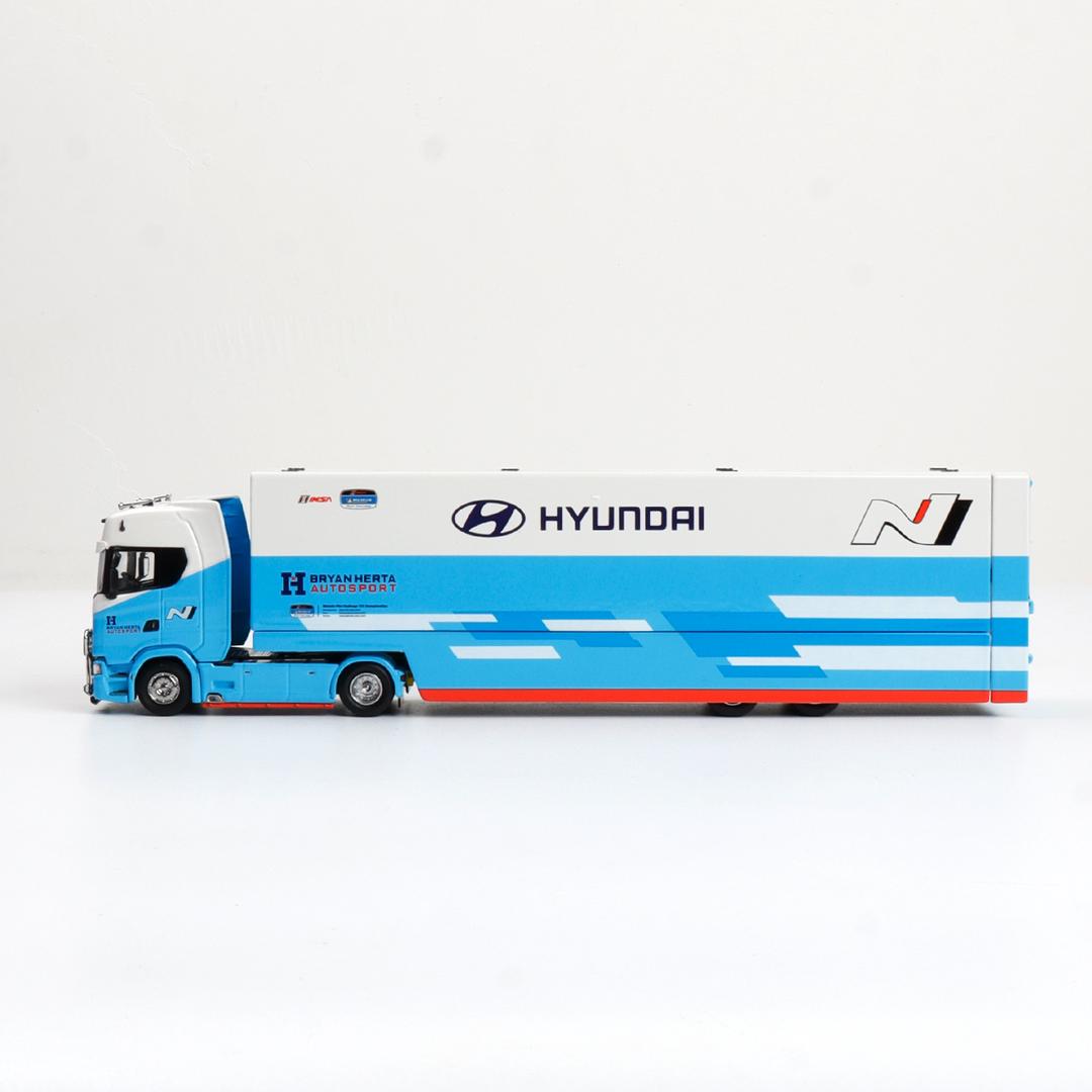 1/64 - Kengfai & Maxwell Scania S730 V8 Double Level Transporter, Hyundai N
