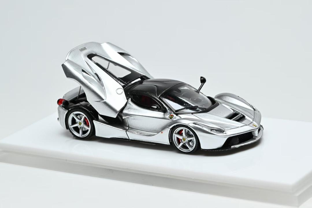 1/64 LaFerrari (F150)  - Street Buster Model - 2 colour options